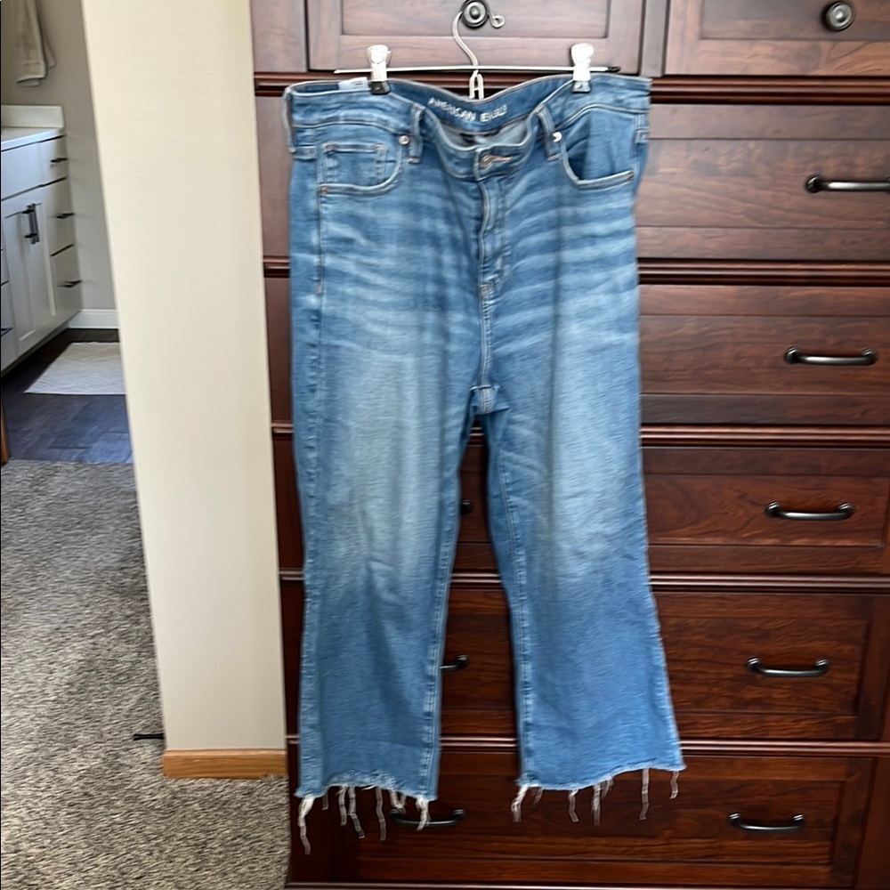 Women's America n Eagle Cropped Blue Jeans